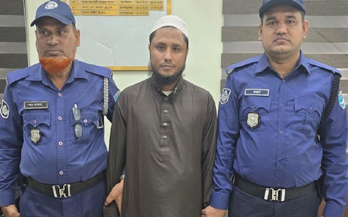 পাসপোর্ট করতে গিয়ে রোহিঙ্গা যুবক আটক